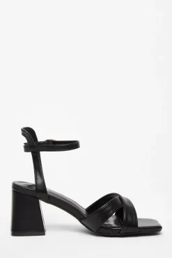 Quiz Heels><noscript><img width=