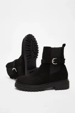 Quiz Flats|Boots><noscript><img width=