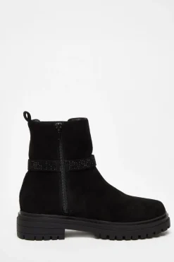 Quiz Flats|Boots><noscript><img width=