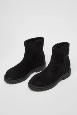 Quiz Flats|Boots><noscript><img width=