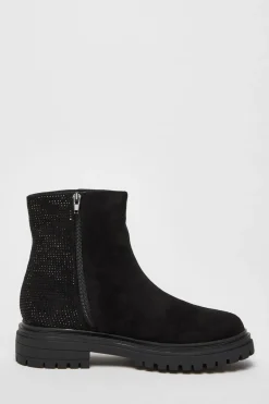 Quiz Flats|Boots><noscript><img width=