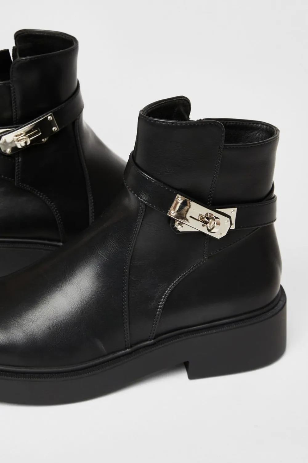 Quiz Boots>Black Faux Leather Ankle Boots