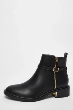 Quiz Boots>Black Faux Leather Ankle Boot