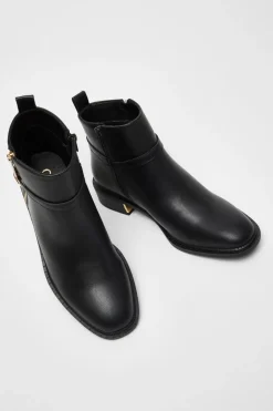 Quiz Boots><noscript><img width=