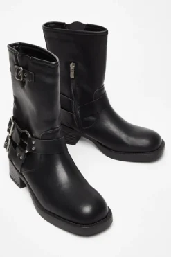 Quiz Boots><noscript><img width=