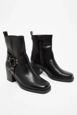 Quiz Boots>Black Faux Leather Buckle Ankle Boots