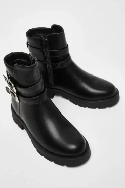 Quiz Boots><noscript><img width=