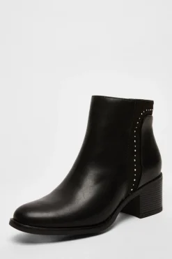 Quiz Boots>Black Faux Leather Embellished Ankle Boot
