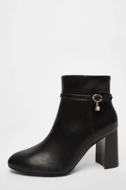 Quiz Boots>Black Faux Leather Heeled Ankle Boot
