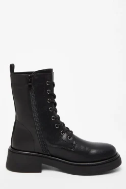 Quiz Boots><noscript><img width=