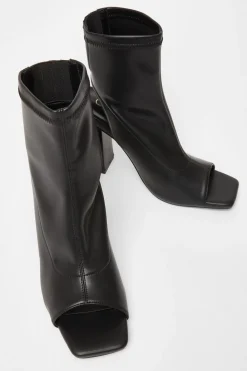 Quiz Boots><noscript><img width=