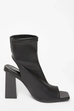 Quiz Boots><noscript><img width=