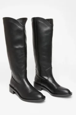Quiz Boots><noscript><img width=