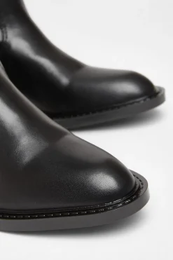 Quiz Boots><noscript><img width=