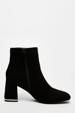 Quiz Boots><noscript><img width=