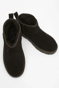 Quiz Boots><noscript><img width=