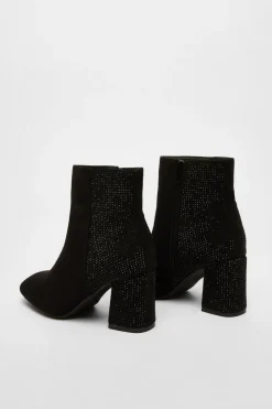 Quiz Boots><noscript><img width=