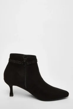 Quiz Boots><noscript><img width=