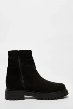 Quiz Boots><noscript><img width=