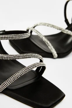 Quiz Sandals|Heels><noscript><img width=