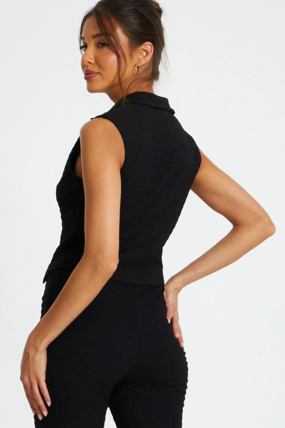 Quiz Waistcoat|Workwear>Black Textured Button Down Sleeveless Waistcoat