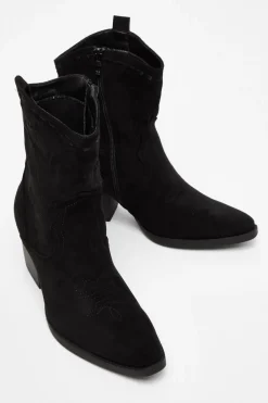 Quiz Boots><noscript><img width=