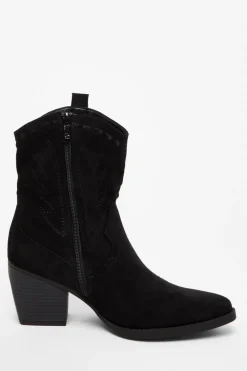 Quiz Boots><noscript><img width=