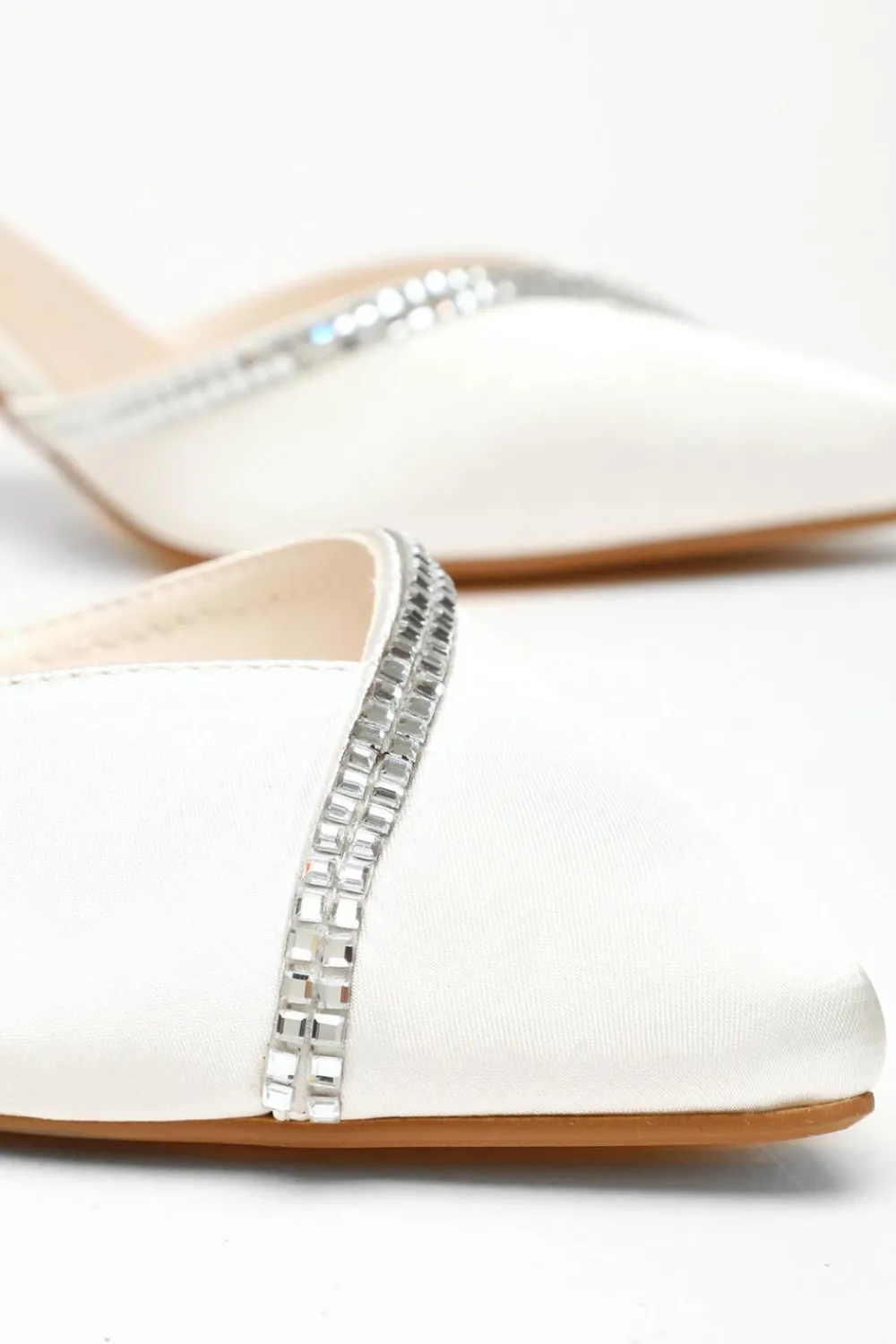 Quiz Occasion Shoes|Bridal Shoes>Bridal Satin Diamante Asymmetric Court Heels
