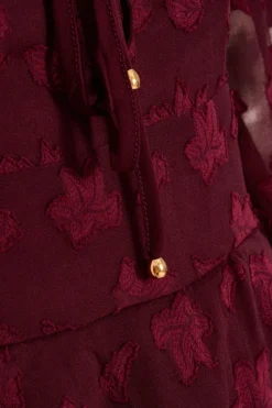 Quiz Trending: Red|Summer Clothes><noscript><img width=