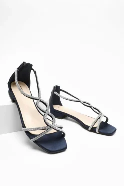 Quiz Sandals|Holiday Shoes><noscript><img width=