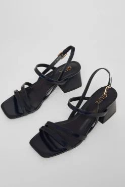 Quiz Sandals|Heels><noscript><img width=