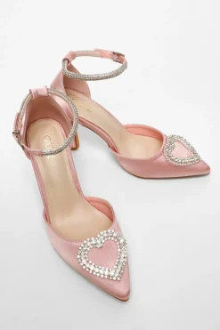 Quiz Prom & Ball|Heels><noscript><img width=