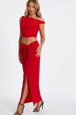 Quiz Trending: Red|Skirts><noscript><img width=